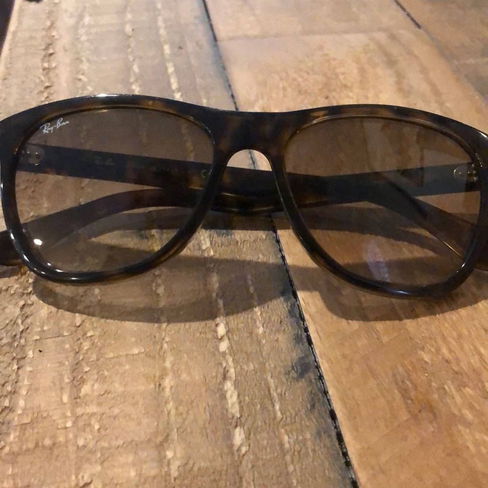 Ray Ban Tortoise Sunnies